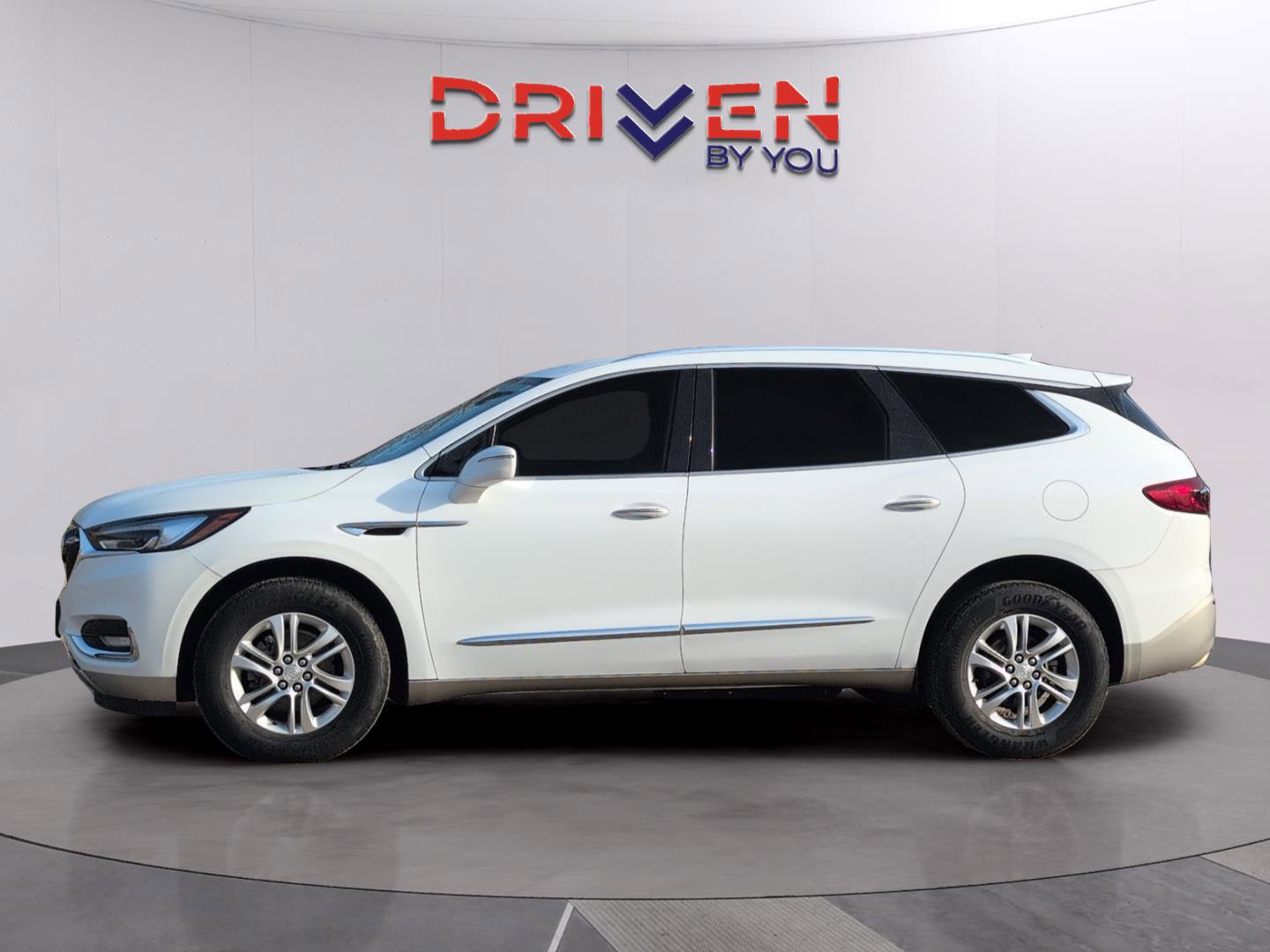 Used 2020 Buick Enclave Essence image 2