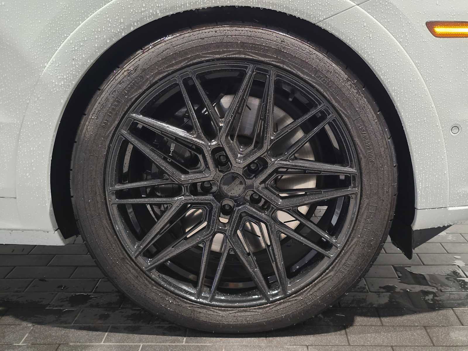 Used 2025 Porsche Cayenne Turbo AWD/4WD image 12