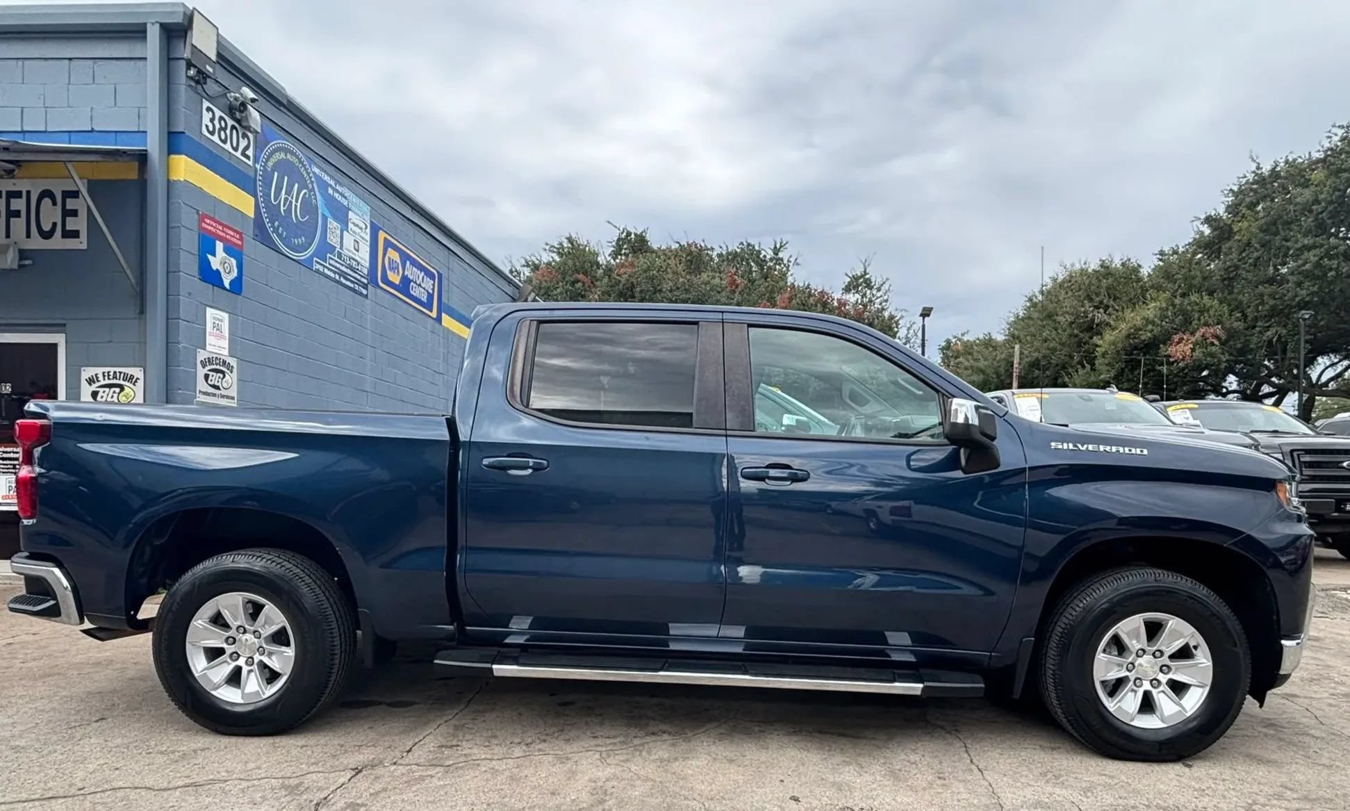 Used 2019 Chevrolet Silverado 1500 LT w/ Trailering Package RWD image 8