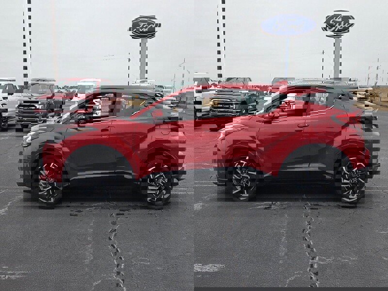 Used 2022 Toyota C-HR Limited FWD image 4