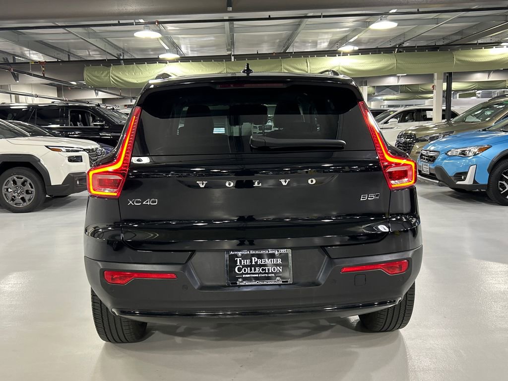 Used 2023 Volvo XC40 B5 Plus w/ Driver Assist Package AWD/4WD image 3