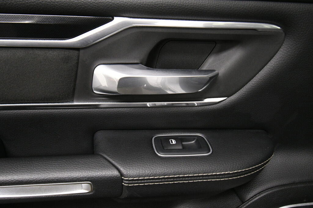 Used 2020 RAM 1500 Laramie AWD/4WD image 21