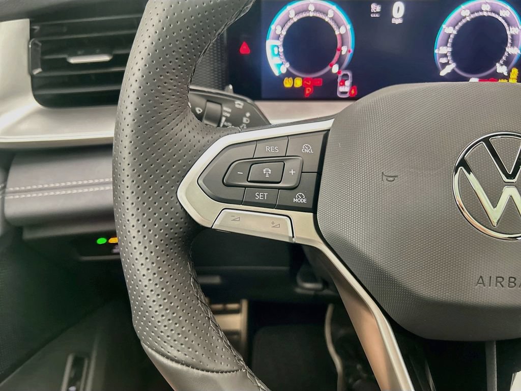 New 2026 Volkswagen Tiguan SE R-Line FWD image 11