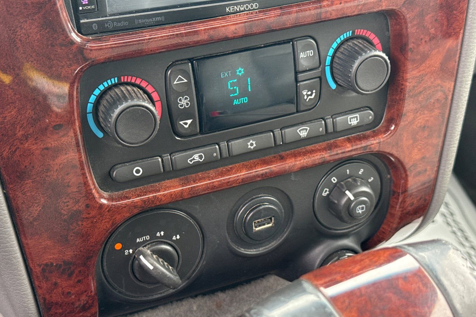 Used 2007 GMC Envoy Denali image 16