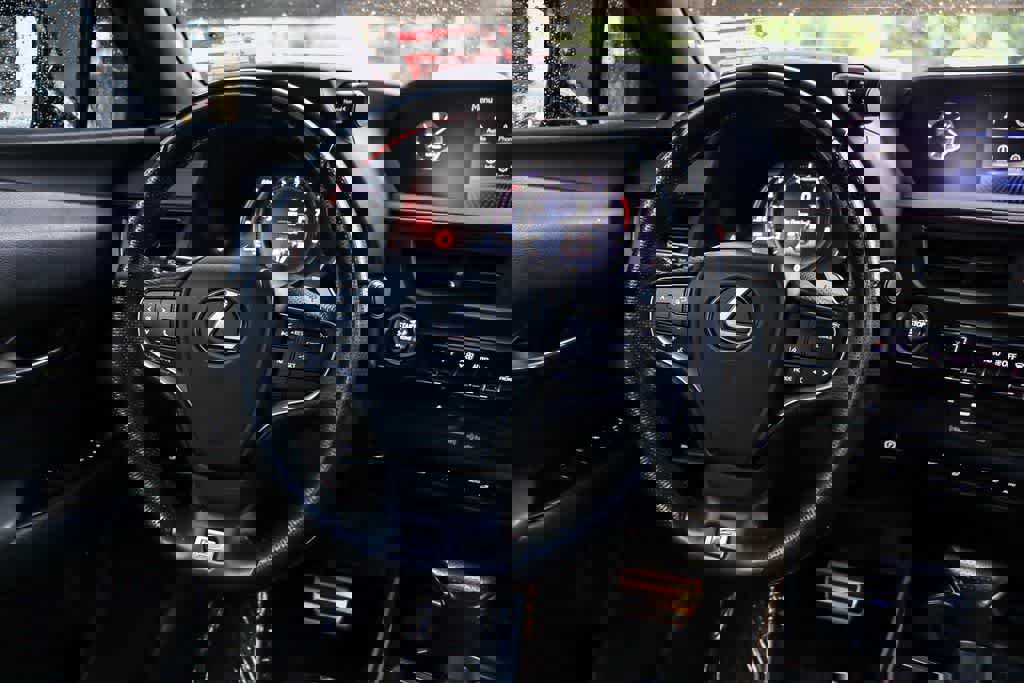 Used 2019 Lexus UX 200 F Sport w/ F Sport Premium Package image 15