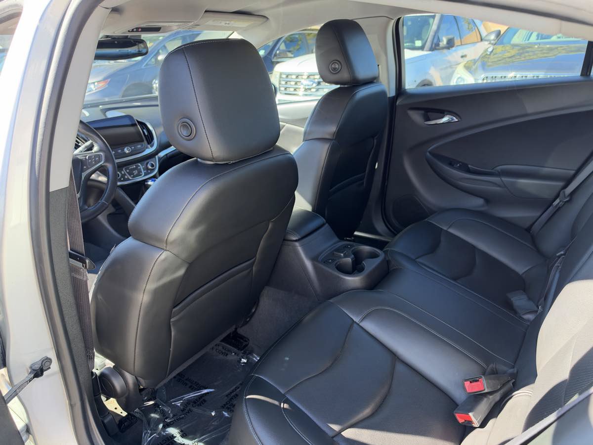 Used 2017 Chevrolet Volt Premier w/ Driver Confidence II Package FWD image 18