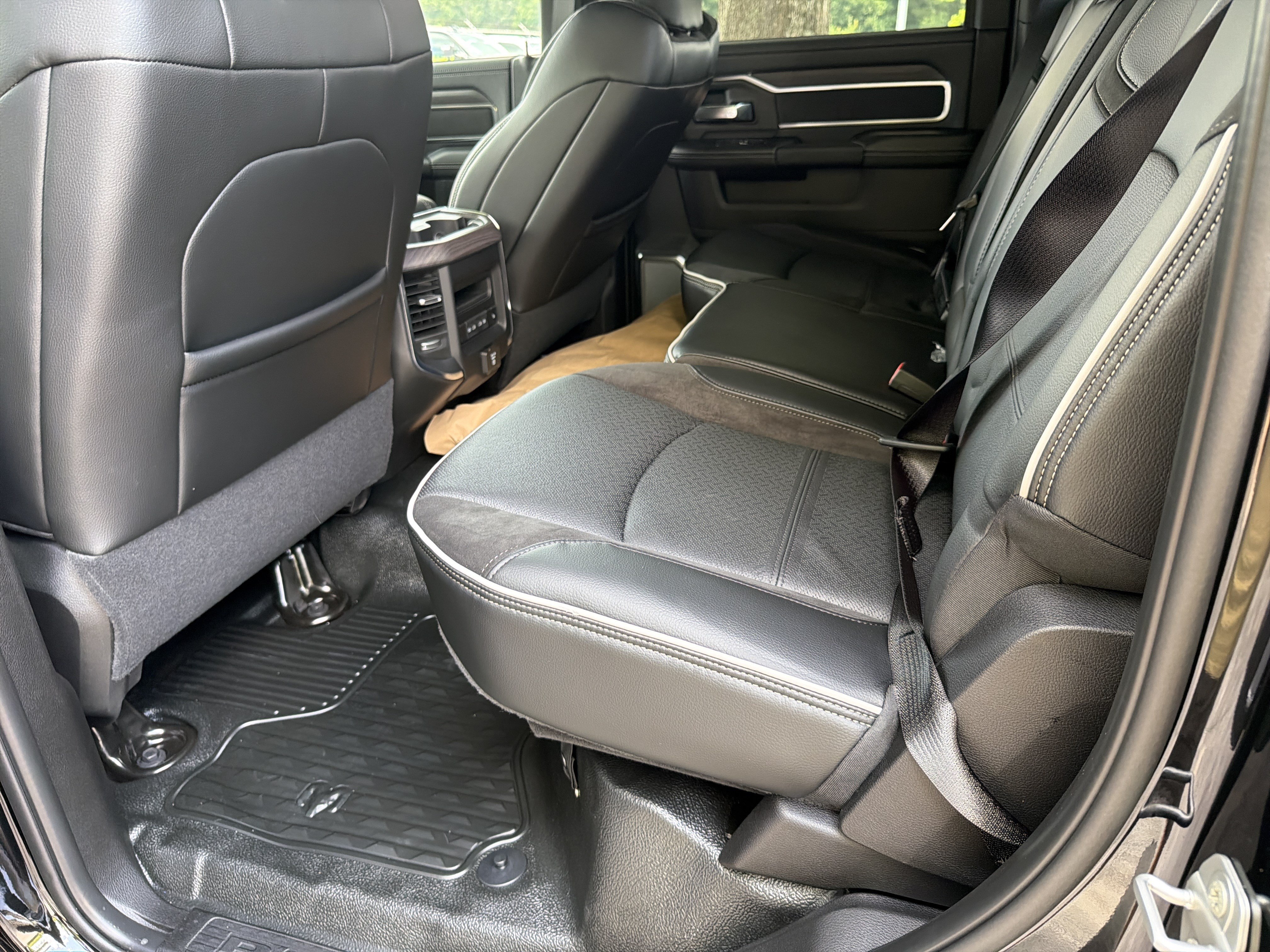 New 2026 RAM 5500 4x4 Crew Cab w/ Laramie Trim Package image 20