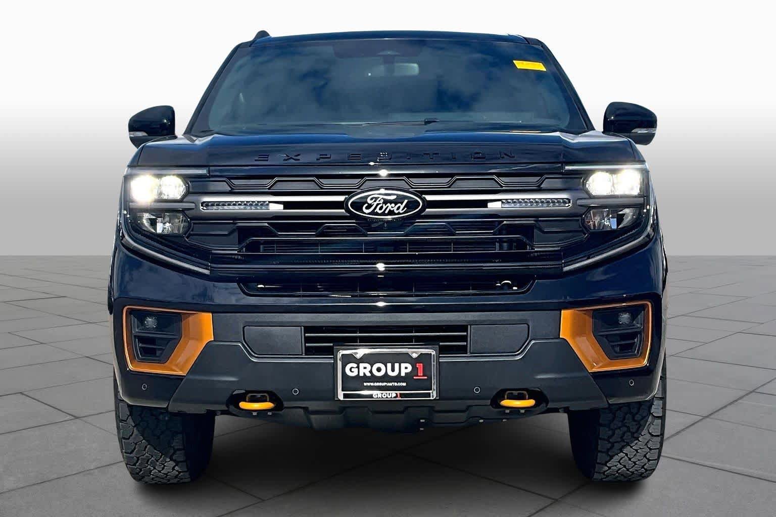 Used 2025 Ford Expedition Tremor image 3