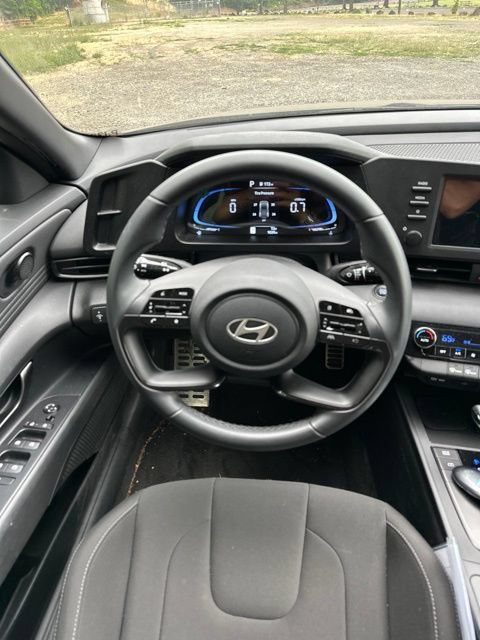 Certified 2025 Hyundai Elantra Sport FWD image 8