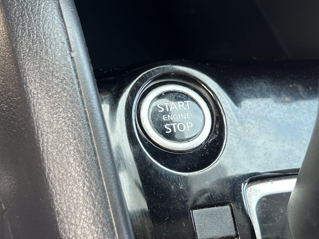 Used 2022 Nissan Versa SV FWD image 23