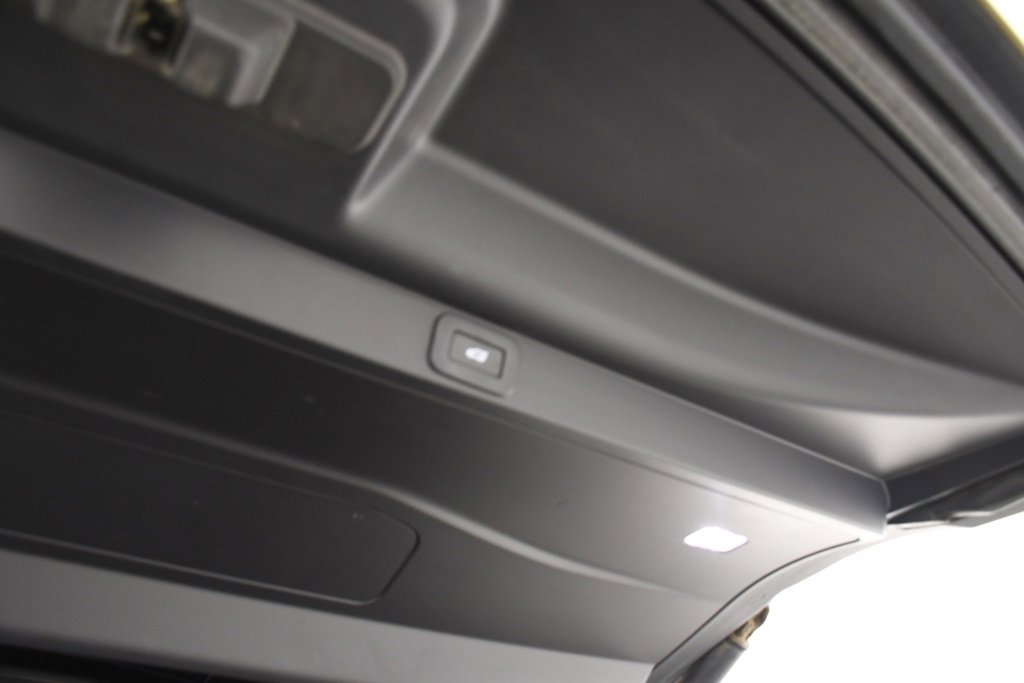 Used 2023 Land Rover Range Rover Long Wheelbase SE image 24