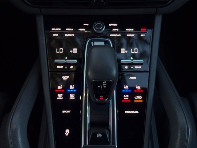 Used 2022 Porsche Cayenne AWD/4WD image 31