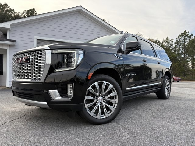 Used 2021 GMC Yukon XL Denali w/ Denali Premium Package image 2