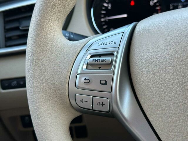 Used 2015 Nissan Rogue S image 27