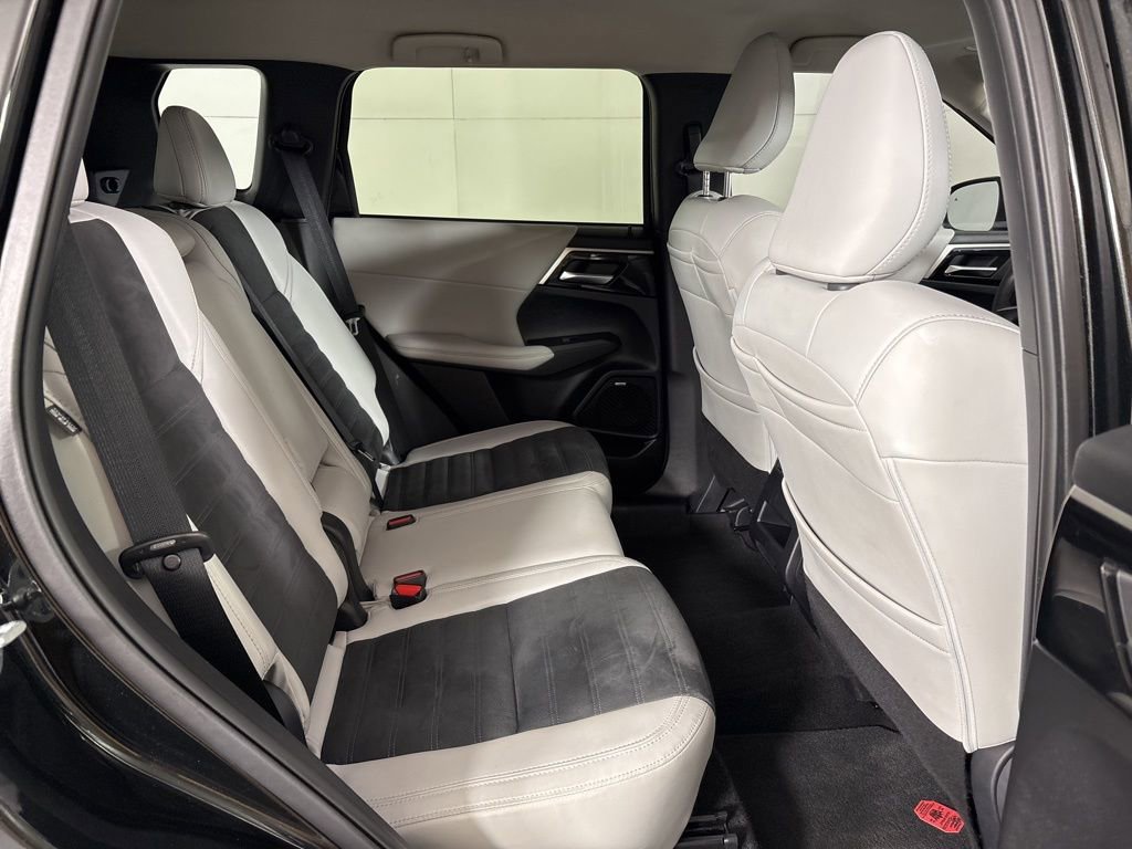 Used 2025 Mitsubishi Outlander SE AWD/4WD image 19