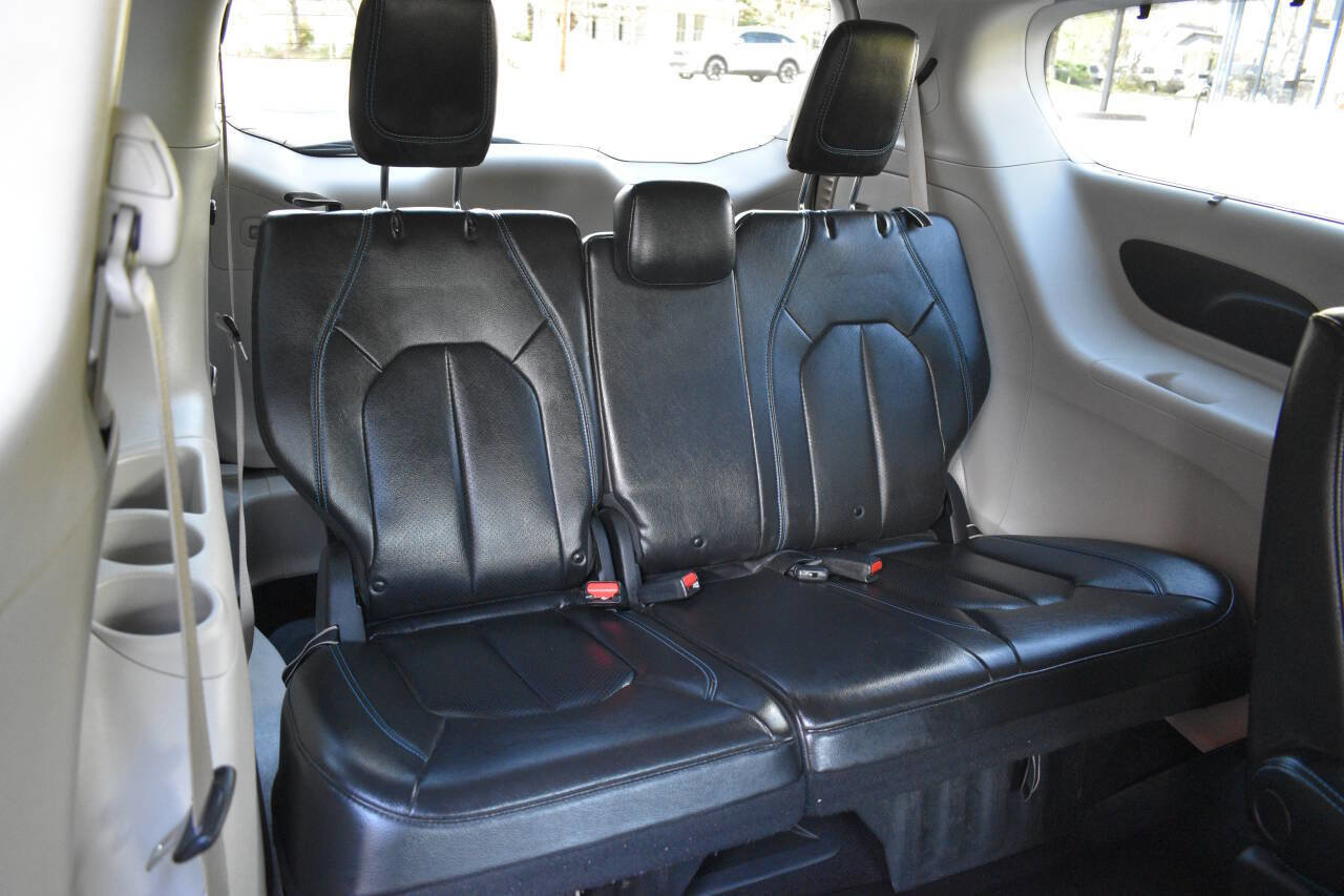 Used 2021 Chrysler Pacifica Touring-L image 17