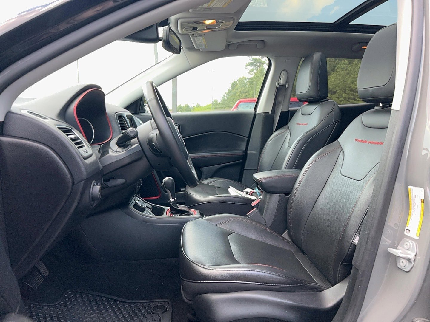 Used 2019 Jeep Compass Trailhawk w/ Leather Interior Group AWD/4WD image 11