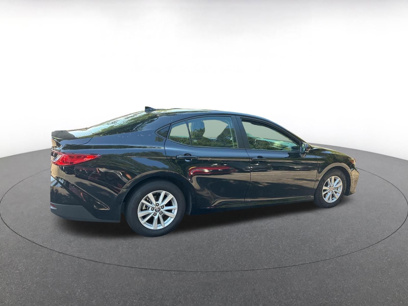 Used 2025 Toyota Camry LE FWD image 3