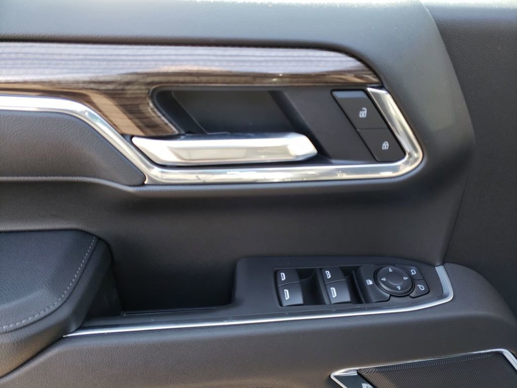Used 2025 Chevrolet Silverado 1500 LT image 11