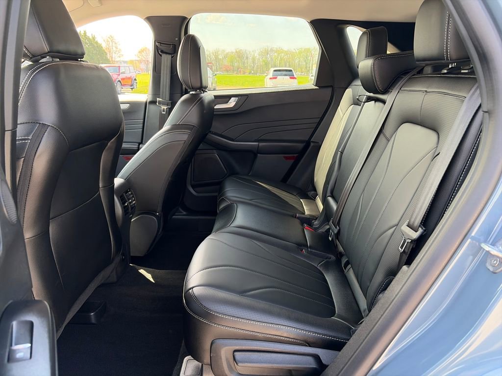 Used 2025 Ford Escape Platinum w/ Premium Technology Package FWD image 30
