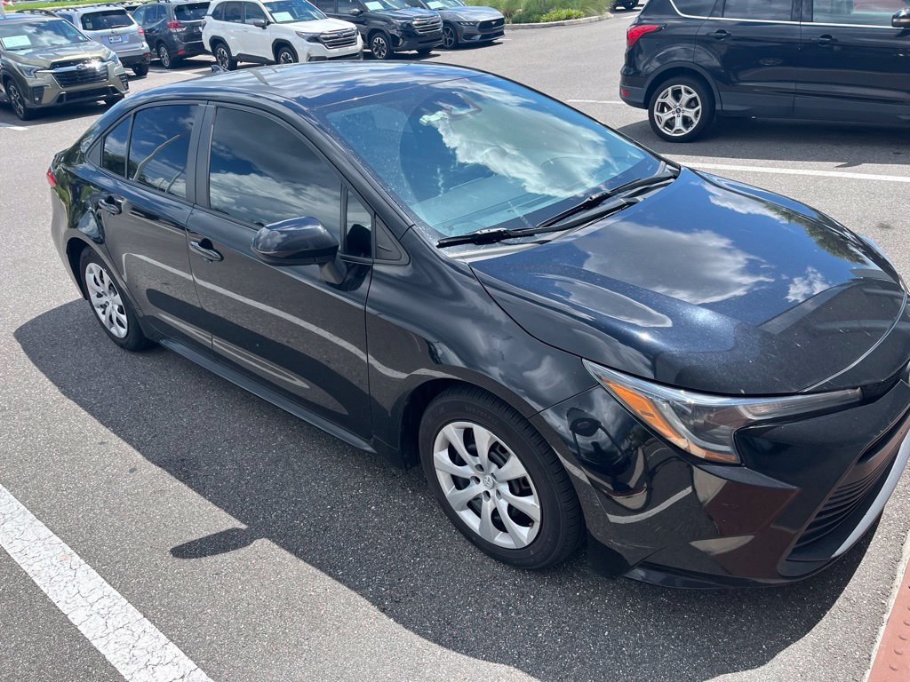 Used 2023 Toyota Corolla LE FWD image 3