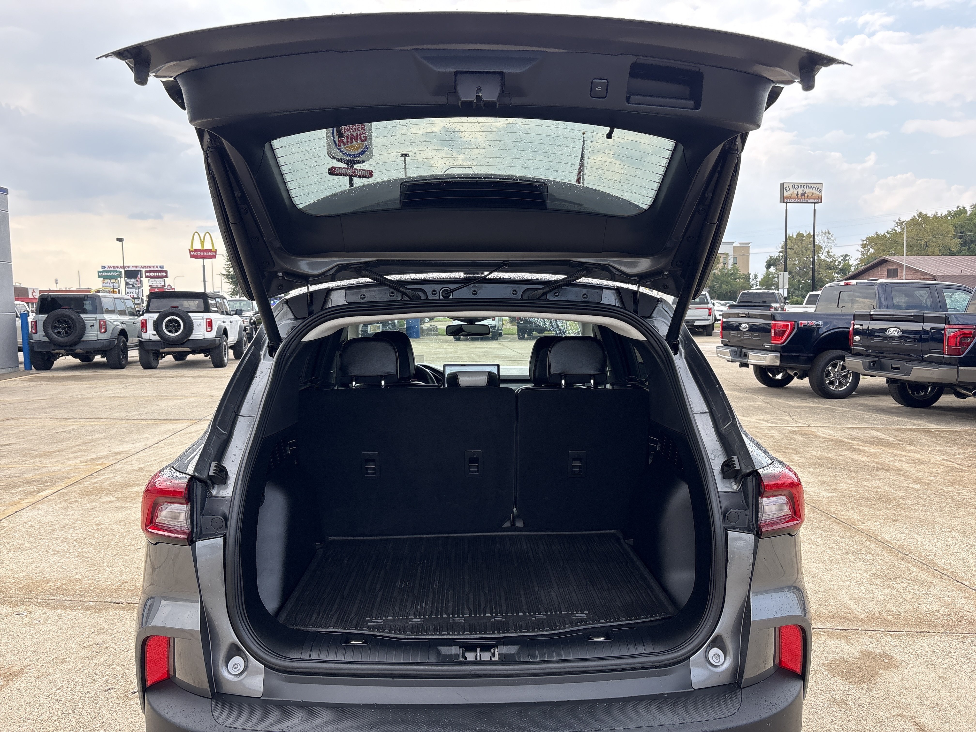 Used 2023 Ford Escape Platinum w/ Premium Technology Package AWD/4WD image 6