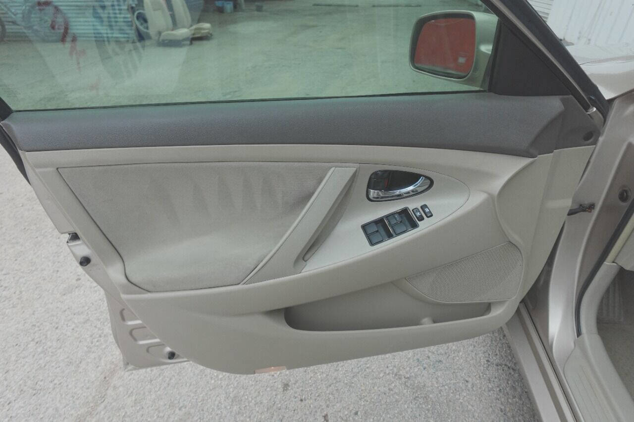 Used 2007 Toyota Camry LE FWD image 28