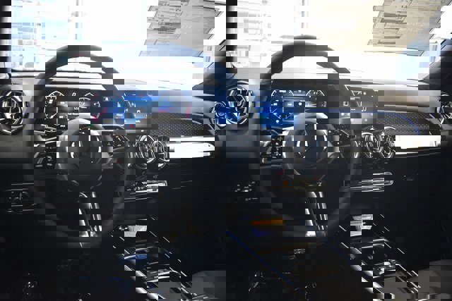 New 2025 Mercedes-Benz GLB 250 4MATIC image 24