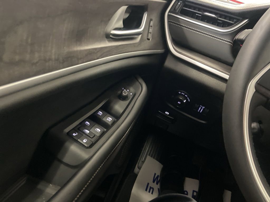 Certified 2023 Jeep Grand Cherokee L Limited w/ Luxury Tech Group II AWD/4WD image 23