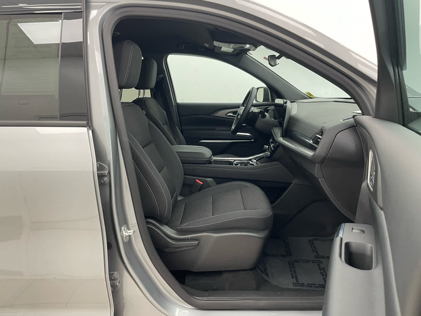 Used 2025 Chevrolet Traverse LT w/ Driver Confidence Package FWD image 15