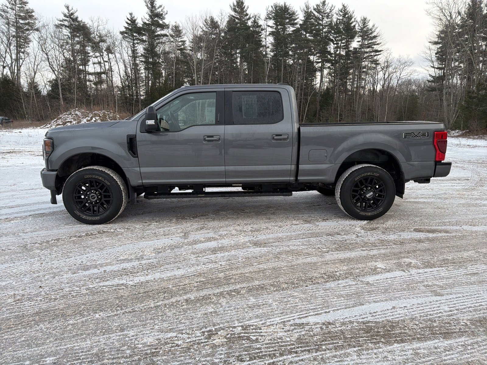 Certified 2022 Ford F250 Lariat w/ Black Appearance Package image 4