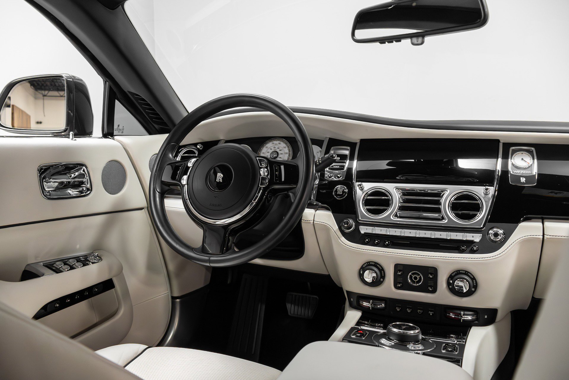 Used 2016 Rolls-Royce Wraith image 25