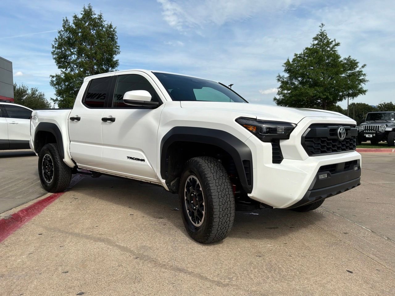 Used 2025 Toyota Tacoma TRD Off-Road AWD/4WD image 4