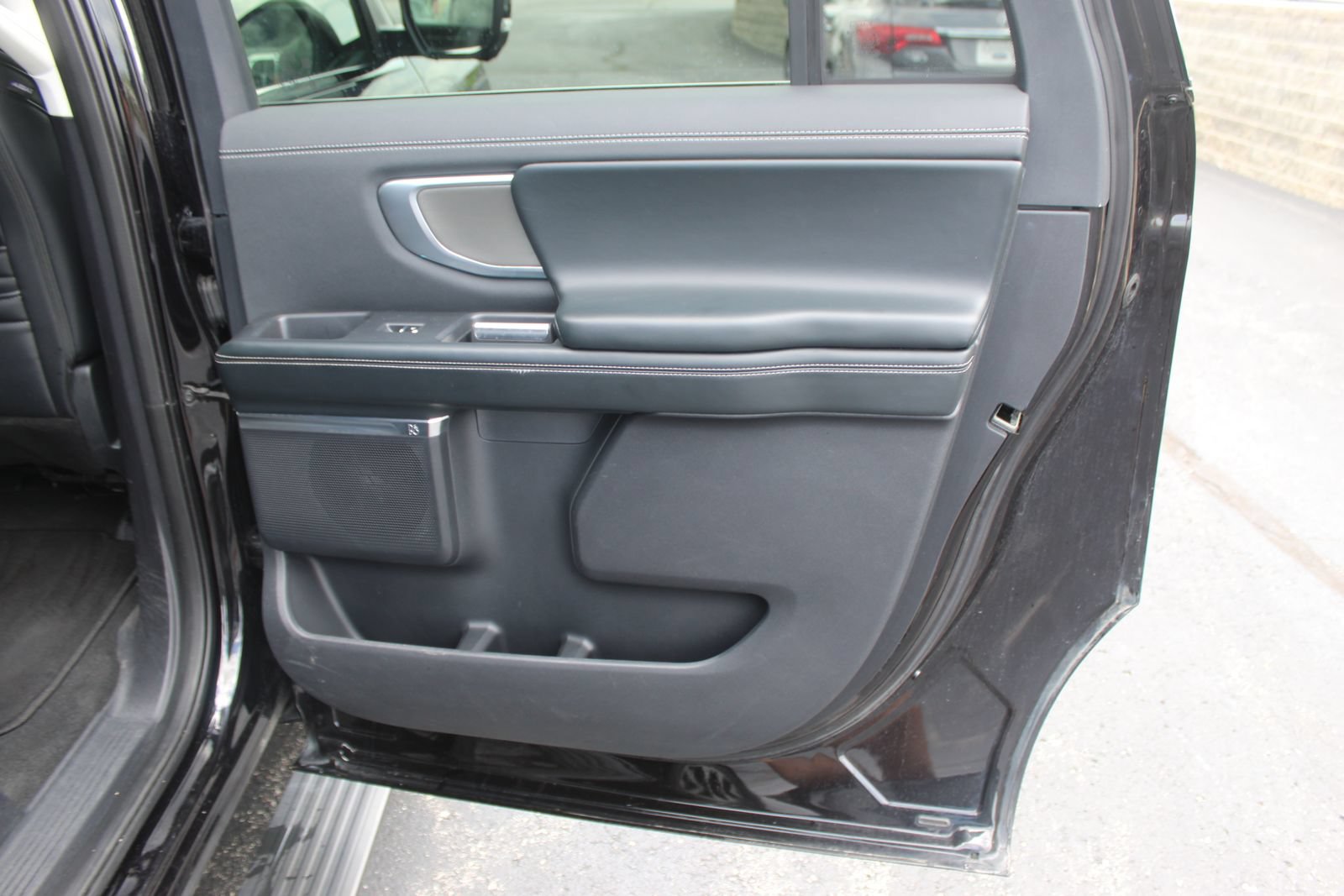 Used 2025 Ford Expedition Max Platinum AWD/4WD image 17