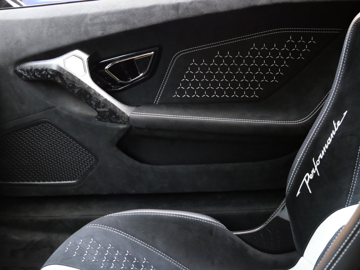 Used 2018 Lamborghini Huracan Performante image 22