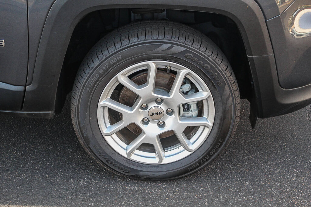 Used 2023 Jeep Renegade Latitude AWD/4WD image 30