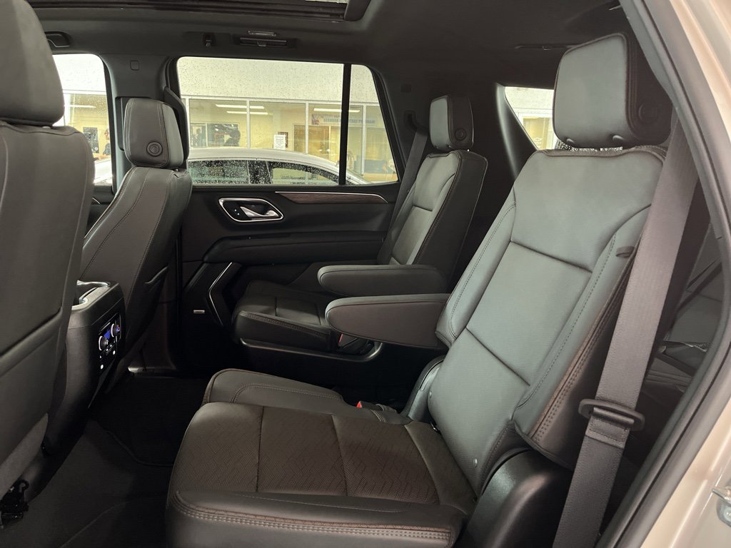 Used 2024 Chevrolet Tahoe High Country AWD/4WD image 16