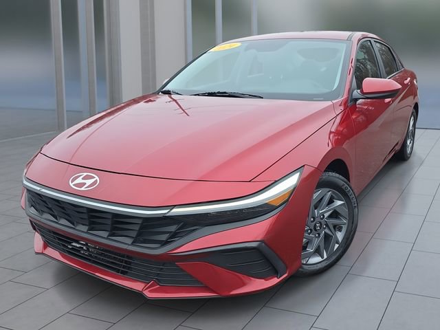 Used 2024 Hyundai Elantra SEL image 1