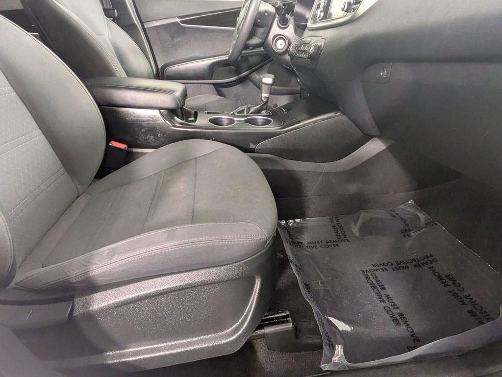 Used 2020 Kia Sorento LX image 28