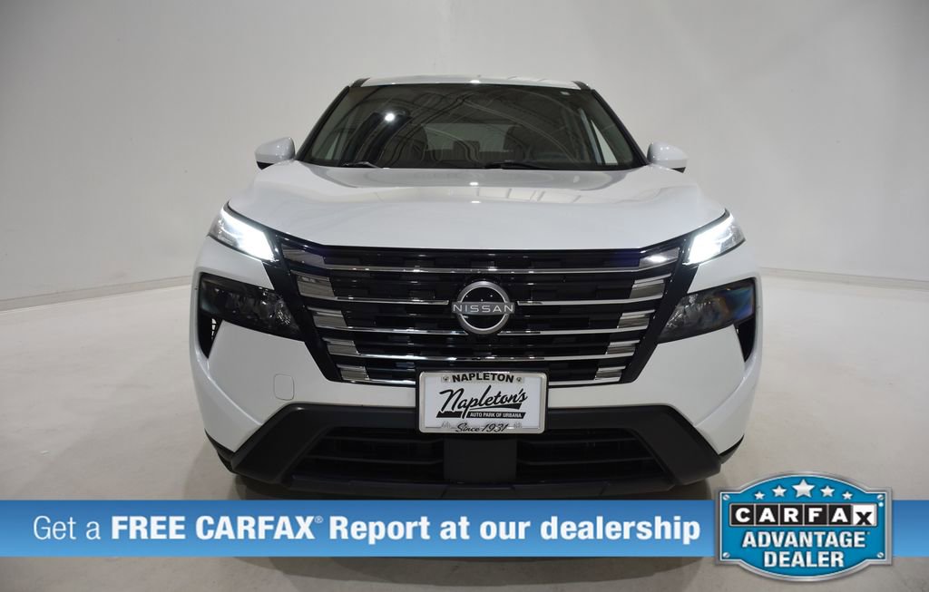 Used 2024 Nissan Rogue SV image 2