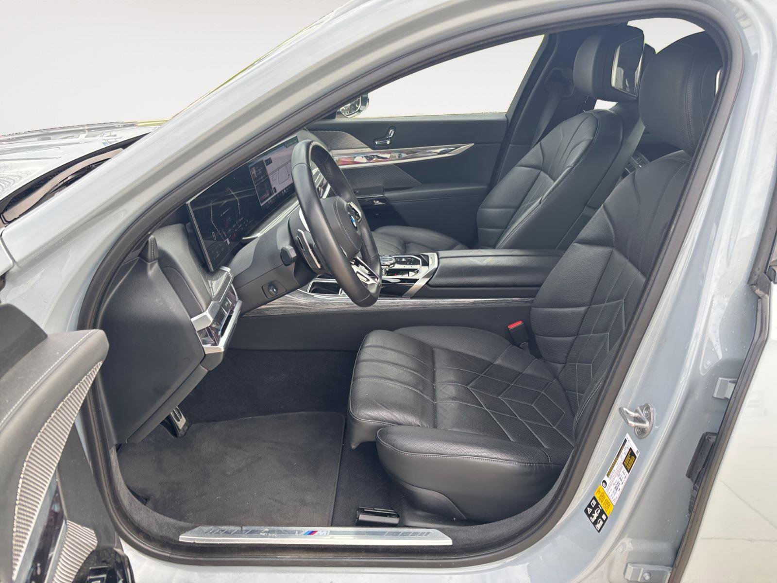 Certified 2023 BMW 760i xDrive image 19