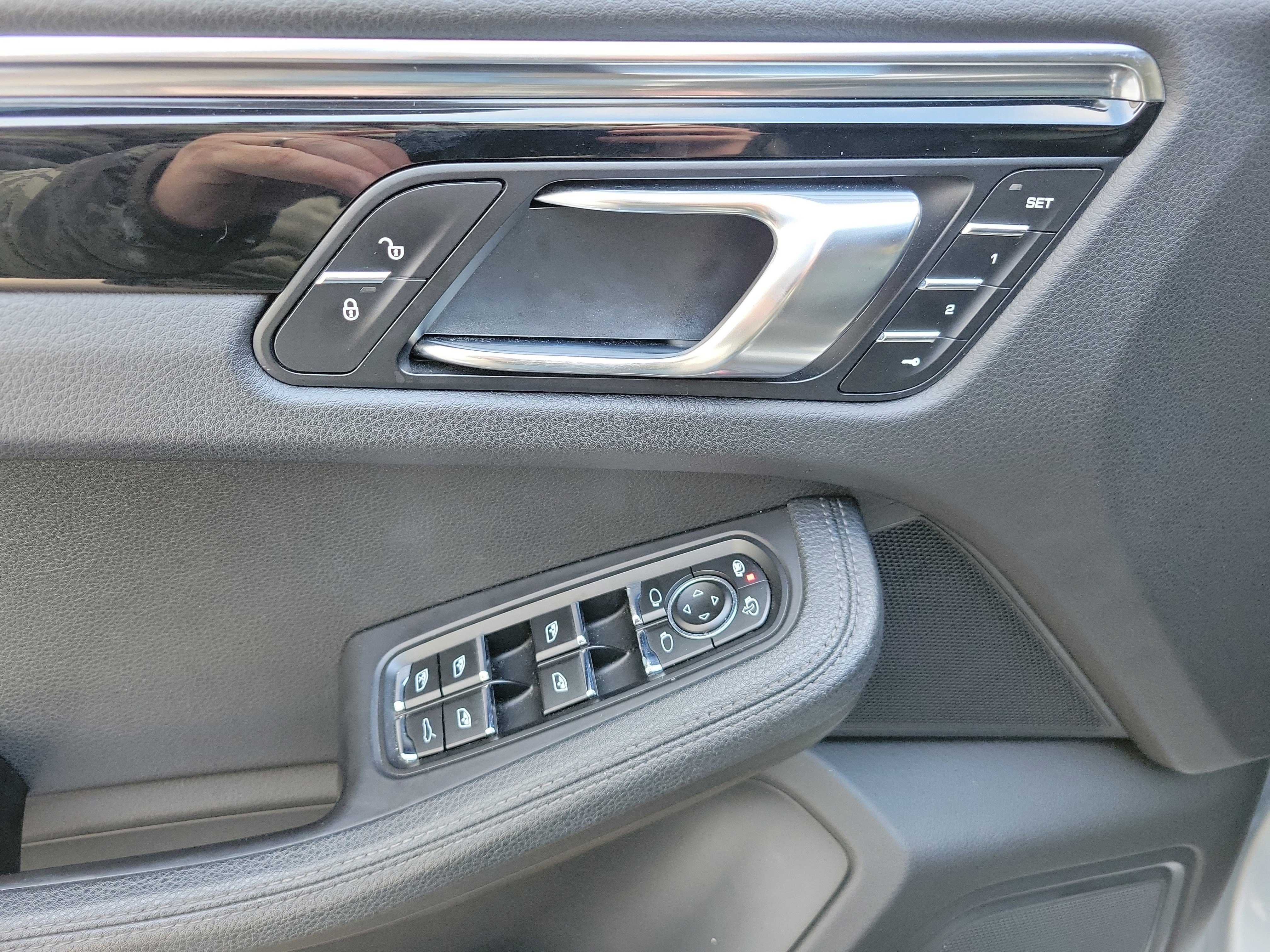 Used 2016 Porsche Macan S image 12