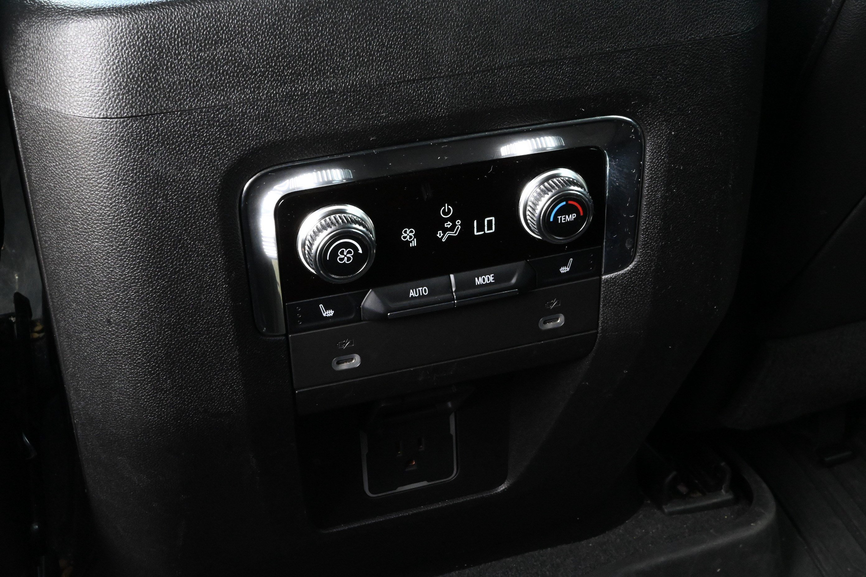Used 2023 GMC Yukon XL AT4 w/ AT4 Premium Package AWD/4WD image 30