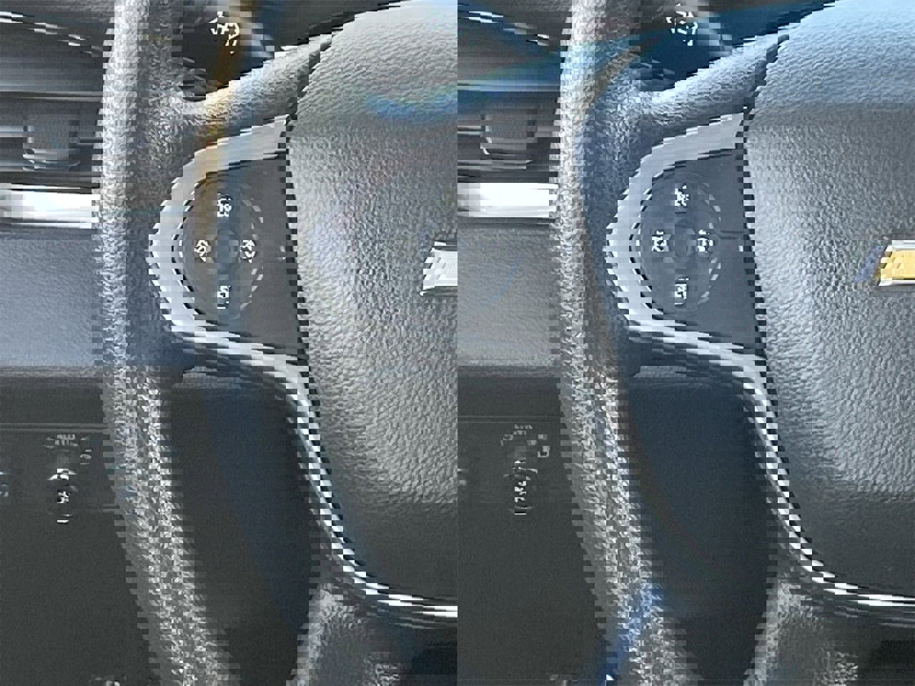 Used 2020 Chevrolet Traverse LS image 19