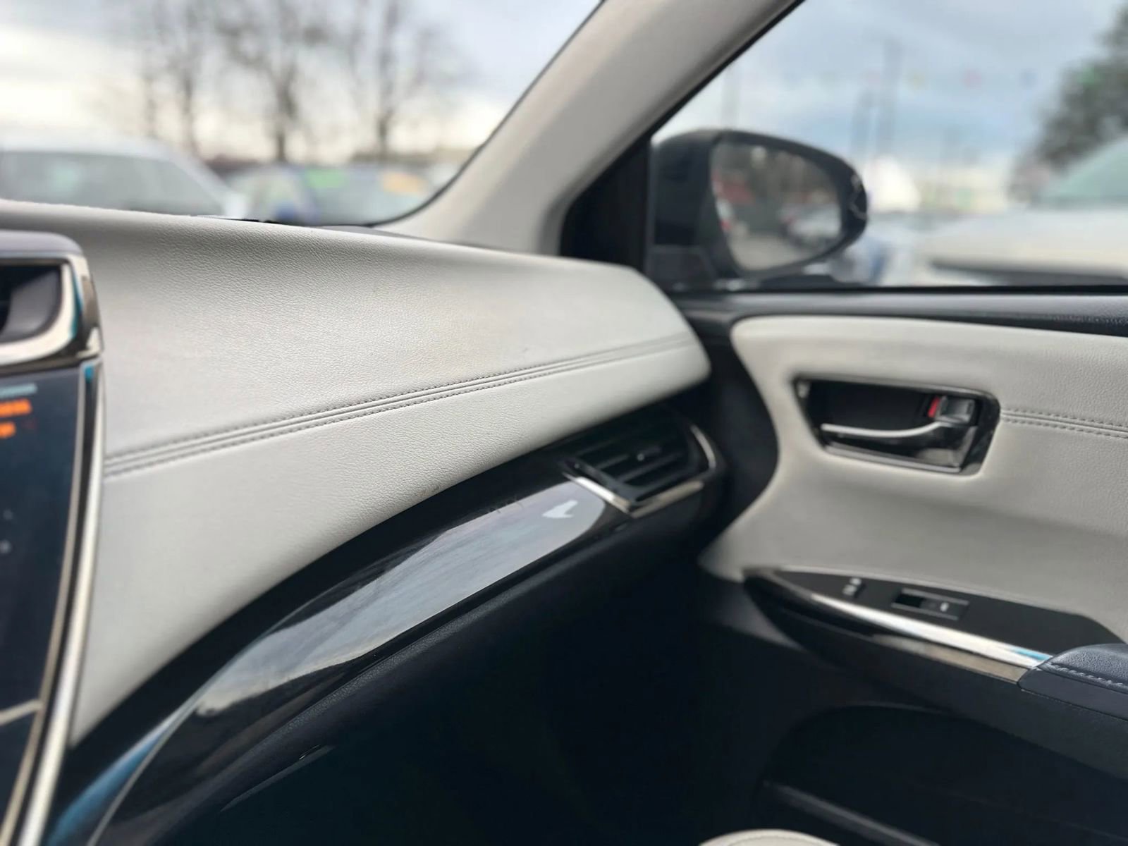 Used 2013 Toyota Avalon XLE image 19