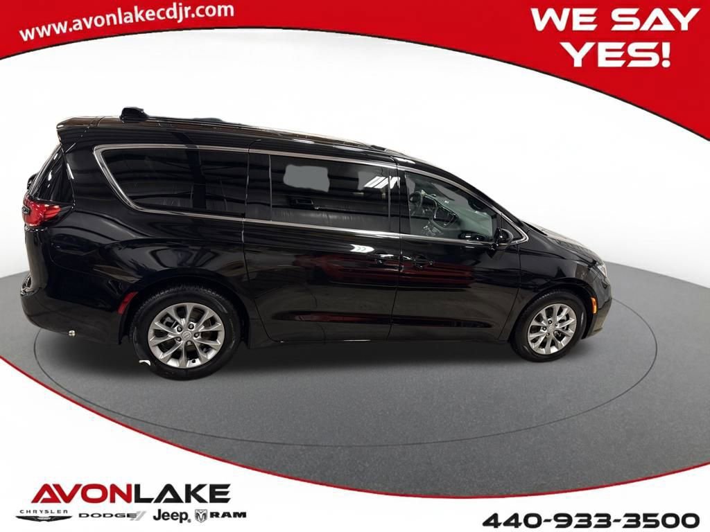 New 2026 Chrysler Pacifica Limited image 6