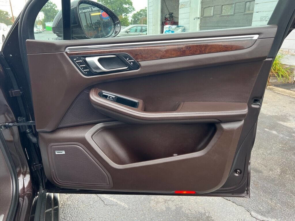 Used 2017 Porsche Macan Turbo image 33