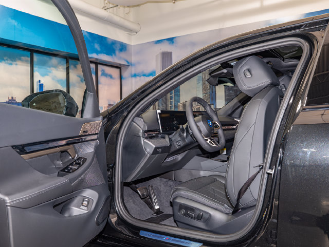 New 2027 BMW i5 xDrive40 w/ M Sport Package AWD/4WD image 13