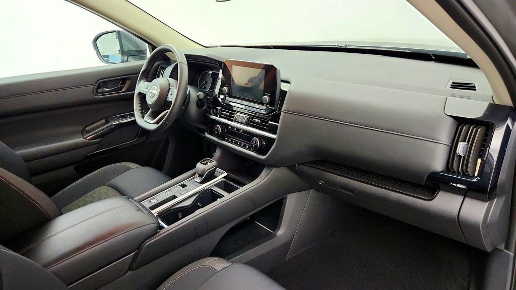 Used 2025 Nissan Pathfinder SV FWD image 22