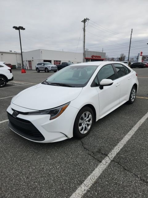 Used 2023 Toyota Corolla LE image 2